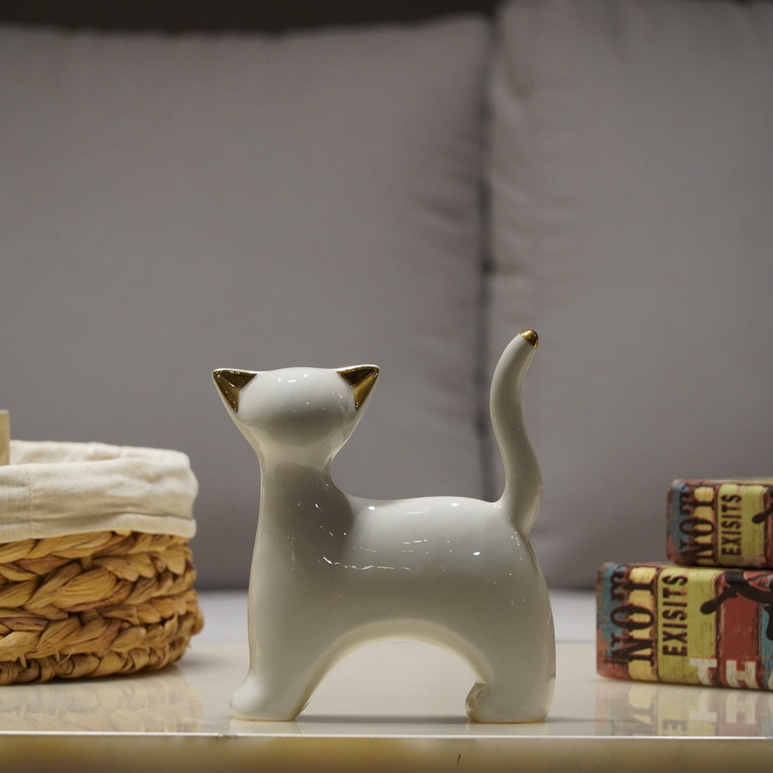 Animal Figurine White Cat 6192